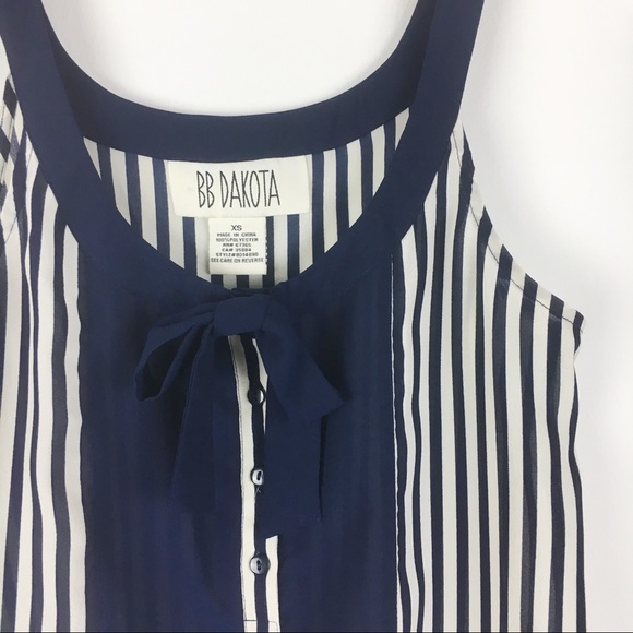 BB‎ Dakota Size XS Extra Small Navy Blue & White Striped Sleeveless Top Shirt - Picture 3 of 6